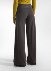 PANTALONI A GAMBA LARGA IN JERSEY STRETCH MARRONE | DEHA