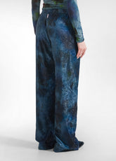 BEDRUCKTES GEKNITTERTER SAMTHOSE - MEHRFARBIG - PAINTED BLUE | DEHA