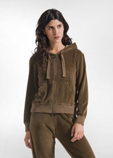 FELPA IN CINIGLIA CON ZIP E CAPPUCCIO MARRONE | DEHA