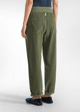 PANTALONE IN VELLUTO LEGGERO CON COULISSE VERDE - OLIVE GREEN | DEHA
