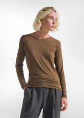 T-SHIRT A MANICA LUNGA IN MISTO CASHMERE MARRONE - Top & T-shirts | DEHA