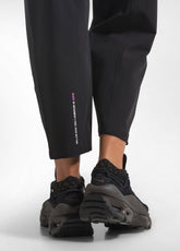 PANTALONE IN TESSUTO TECNICO NERO - BLACK | DEHA