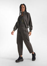 PANTALONE IN TESSUTO TECNICO MARRONE - Pantaloni lunghi sportivi | DEHA