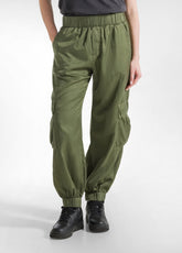 CARGO-HOSE AUS CUPRO-SATIN - GRUEN - OLIVE GREEN | DEHA