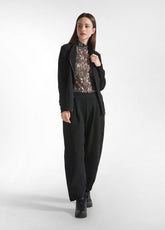 BEDRUCKTES STEHKRAGEN T-SHIRT AUS LYOCELL - GRAU - LEOPARD GREY | DEHA