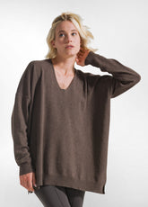 MAGLIA OVER CON SCOLLO A V IN MISTO CASHMERE MARRONE - Maglie Cashmere da Donna | DEHA