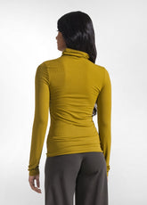 T-SHIRT A MANICA LUNGA CON COLLO LUPETTO IN MISTO CASHMERE VERDE - MUSTARD GREEN | DEHA