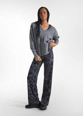 BLACK V-NECK LONG SLEEVE T-SHIRT - BLACK | DEHA