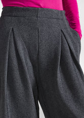 TUTA FELPA GIROCOLLO E PANTALONE AMPIO IN JACQUARD SPINA DI PESCE GRIGIO - | DEHA