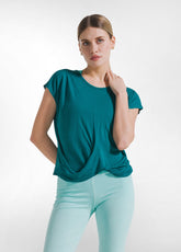 T-SHIRT YOGA CON NODO FRONTALE VERDE - PEACOCK GREEN | DEHA