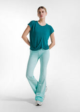 T-SHIRT YOGA CON NODO FRONTALE VERDE - PEACOCK GREEN | DEHA