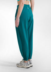 WEICHE BAUMWOLLHOSE GRÜN - PEACOCK GREEN | DEHA