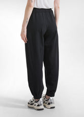 JOGGER PLEATED CON DETTAGLIO IN VISCOSA EFFETTO STROPICCIATO NERO - BLACK | DEHA