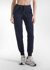 BLAUES STRETTHEATSHIRT UND JOGGINGANZUG AUS STRETTHATE-STOFF - | DEHA