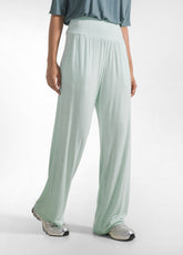 COMPLETO T-SHIRT E PANTALONE IN VISCOSA STRETCH VERDE - | DEHA