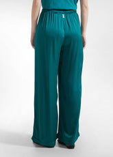 PANTALONI PALAZZO IN SATIN VERDE - PEACOCK GREEN | DEHA