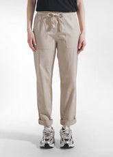 PANTALONI DRITTI IN POPLINE ELASTICIZZATO BEIGE - CLAY BEIGE | DEHA