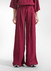 COMPLETO T-SHIRT AMPIA E PANTALONI LARGHI IN VISCOSA EFFETTO STROPICCIATO ROSSO - | DEHA