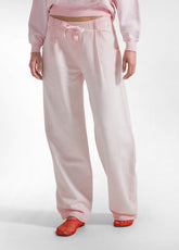 SET AUS SWEATSHIRT MIT RUNDHALSAUSSCHNITT UND WIDE LEG HOSE MIT ROSA FARBVERLAUF-EFFEKT - | DEHA