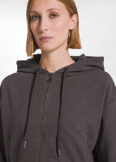 FELPA IN COTONE STRETCH CON ZIP E CAPPUCCIO MARRONE - COCOA BROWN | DEHA