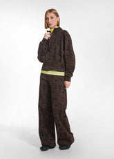 ACID-WASHED ORGANIC COTTON COMFORT TROUSERS - MULT - MARBLED TAUPE BROWN | DEHA