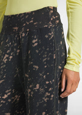 SWEATANZUG MIT REISSVERSCHLUSS UND PALAZZO-HOSE MIT ALLOVER-PRINT - | DEHA
