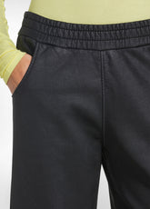 PALAZZOHOSE AUS BIO-BAUMWOLLE IN LEDEROPTIK SCHWARZ - BLACK | DEHA