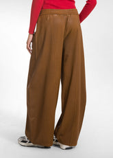 BRAUNE PALAZZOHOSE AUS BIO-BAUMWOLLE IN LEDEROPTIK - NUT BROWN | DEHA