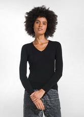 MAGLIA IN LANA A COSTE CON SCOLLO A V NERO - BLACK | DEHA