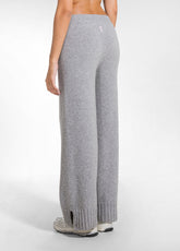 SET AUS LANGEM PULLOVER UND STRICKHOSE MIT PAILLETTEN IN GRAU - | DEHA