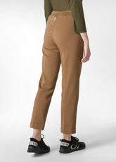 PANTALONE DRITTO IN GABARDINA MARRONE - BISCUIT BROWN | DEHA