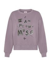 RUNDHALS COMFY SWEATSHIRT MIT AUFDRUCK - LILA - Strickwaren - Outlet | DEHA