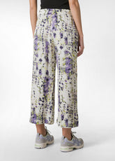 ALLOVER SATIN CROP PANTS - PURPLE - LILAC SPOTTED | DEHA