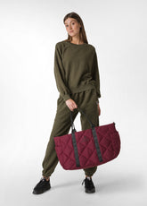 QUILTED GYM BAG, RED - Leisurewear | DEHA